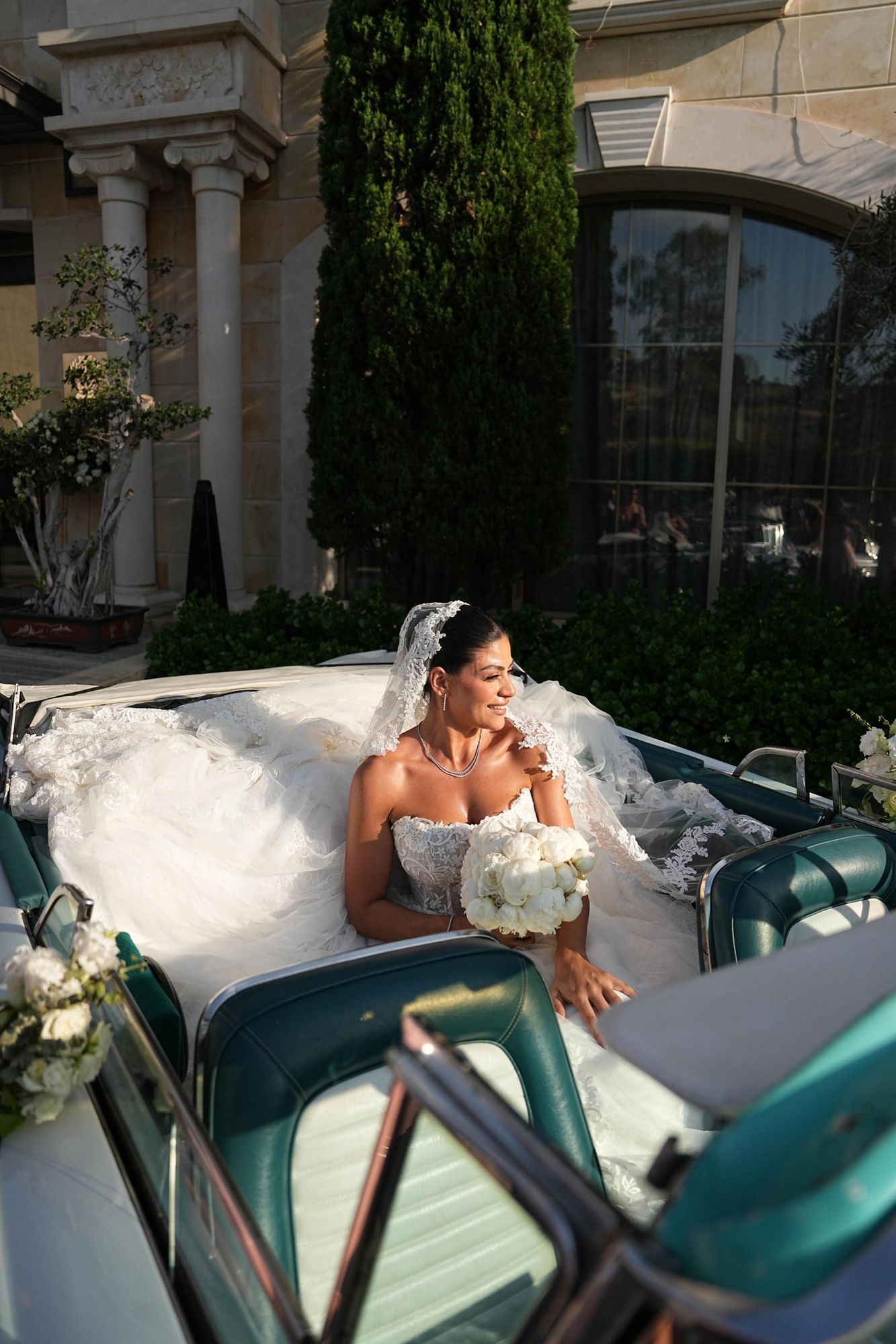Bride in a classic car at Monte Cassino, dahret 3arous in Jounieh